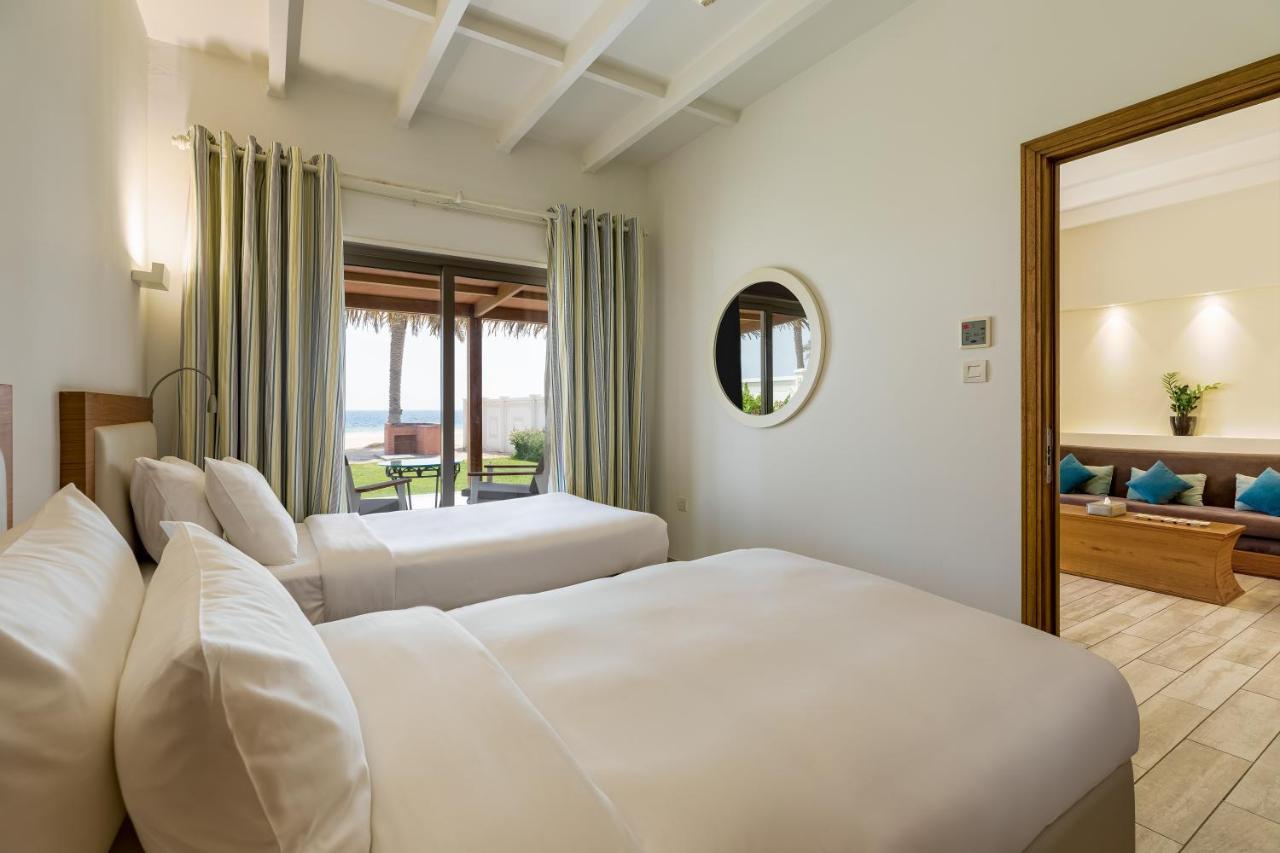 Sealine Beach, A Murwab Resort Mesaieed Esterno foto A bedroom at the resort