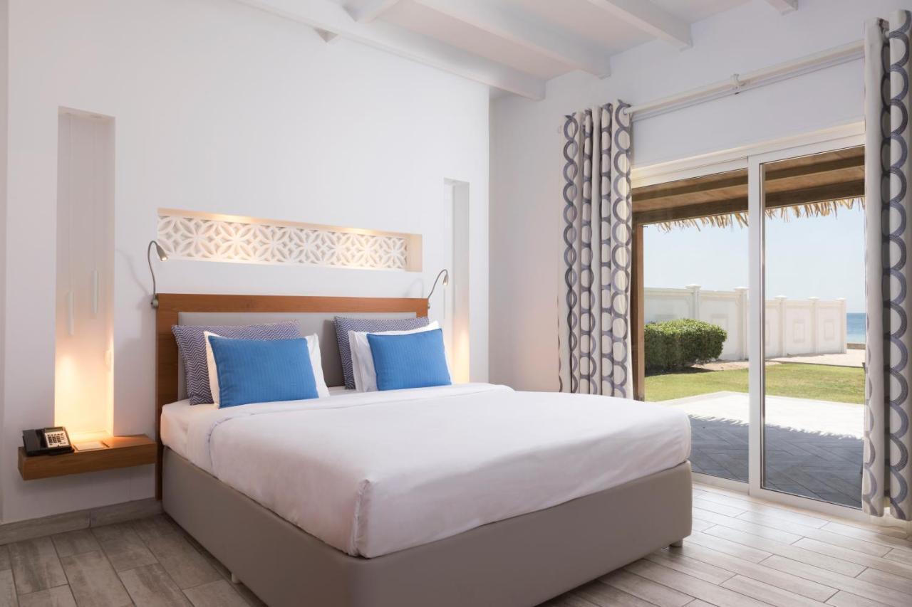 Sealine Beach, A Murwab Resort Mesaieed Esterno foto A bedroom at the resort