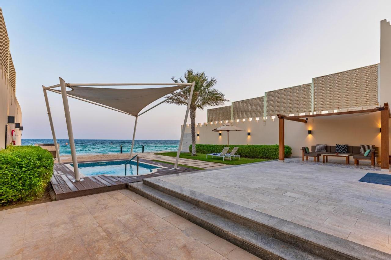 Sealine Beach, A Murwab Resort Mesaieed Esterno foto The beach at the Ritz-Carlton, Ras Al Khaimah