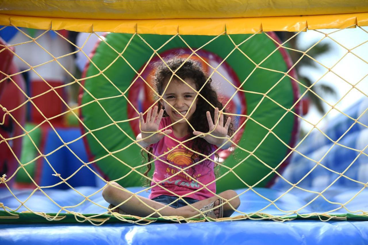 Sealine Beach, A Murwab Resort Mesaieed Esterno foto A child playing at the Children's Museum of Oak Ridge