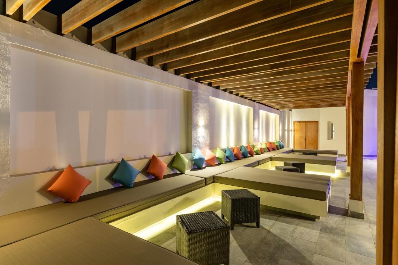 Sealine Beach, A Murwab Resort Mesaieed Esterno foto The lounge at Male International Airport