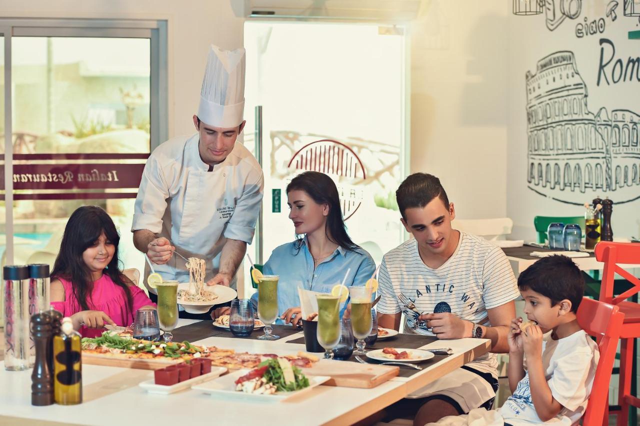 Sealine Beach, A Murwab Resort Mesaieed Esterno foto Family dining at a restaurant