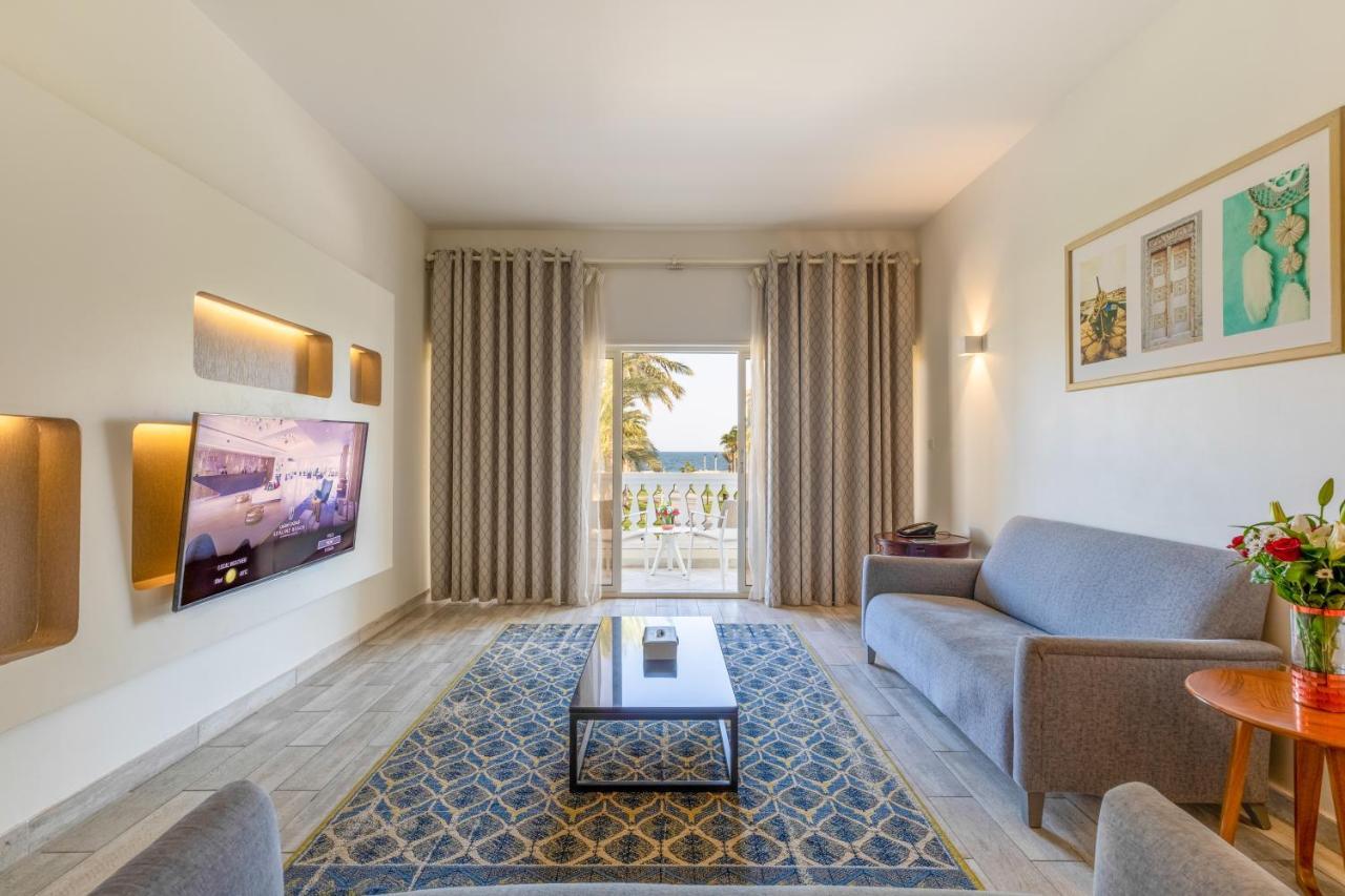 Sealine Beach, A Murwab Resort Mesaieed Esterno foto A suite at the hotel