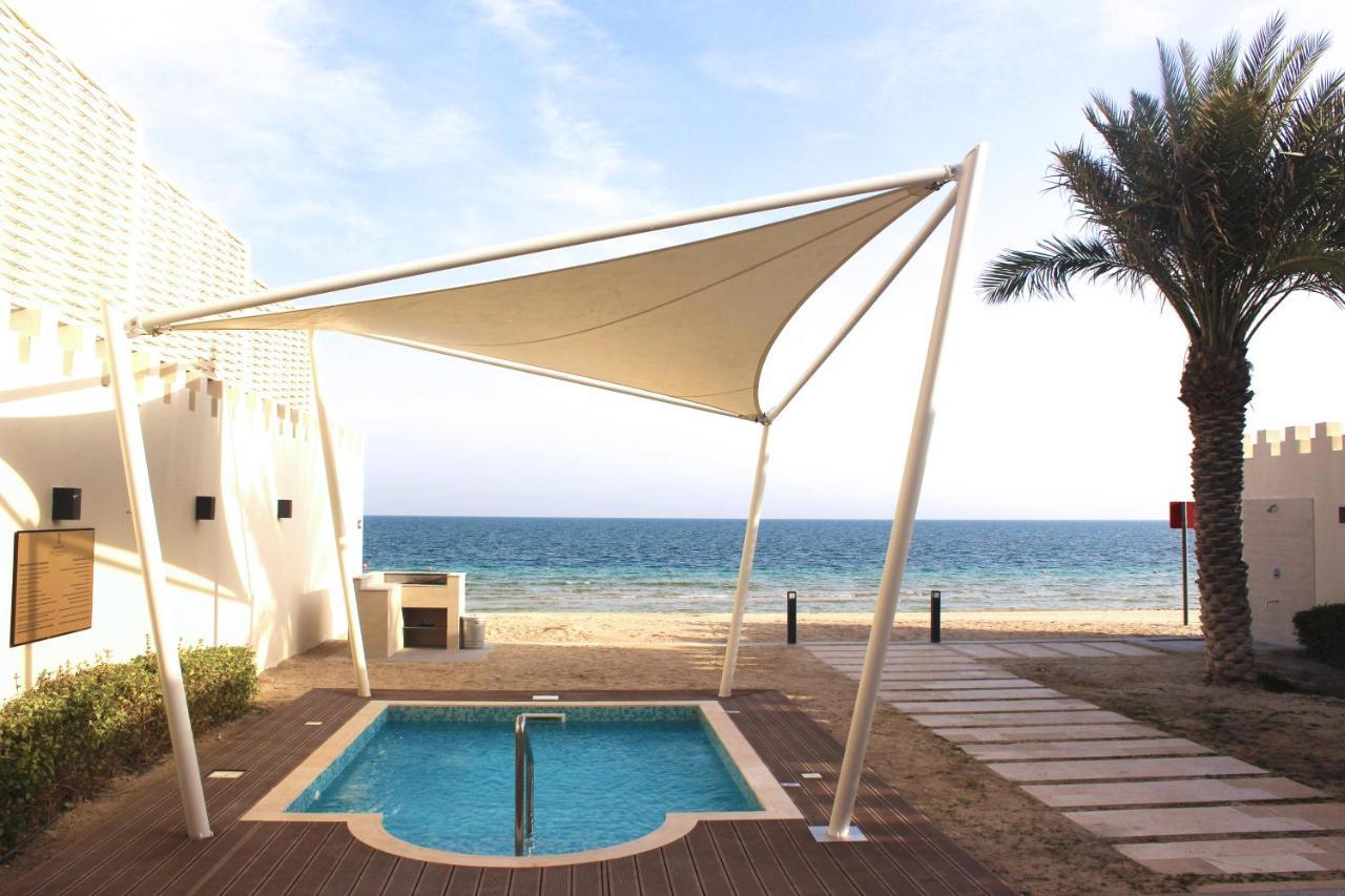 Sealine Beach, A Murwab Resort Mesaieed Esterno foto A shade sail over a swimming pool